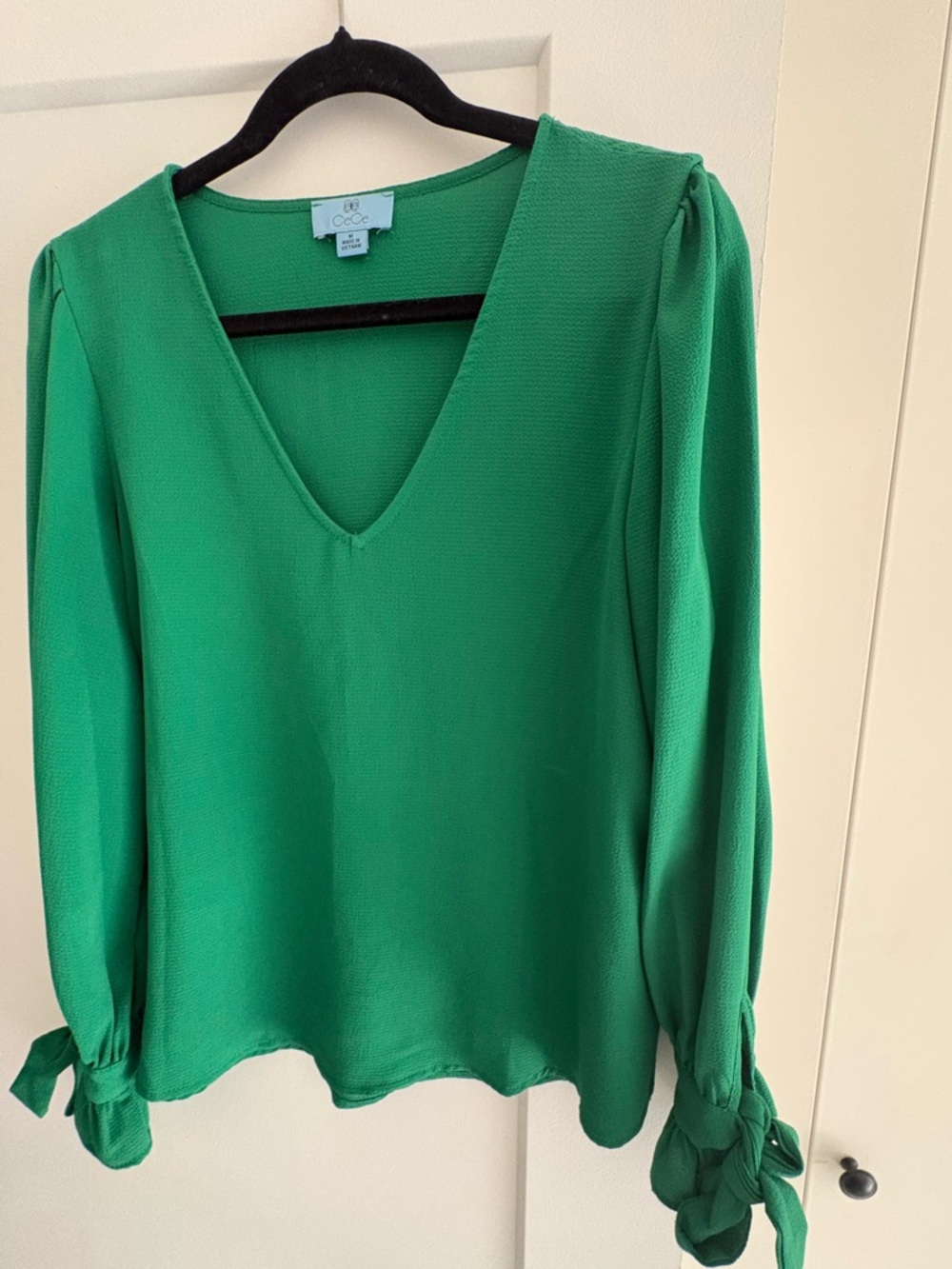 CECE. Kelly green ruffle sleeve blouse ☘️ MED